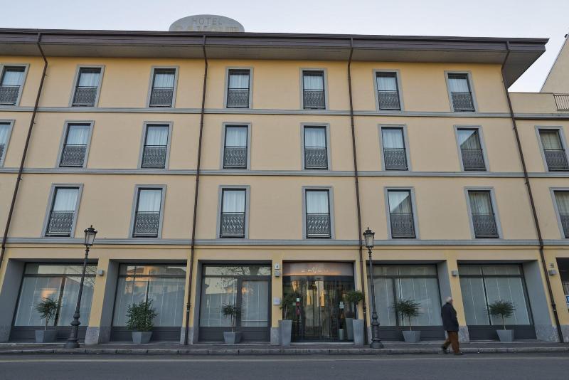 Hotel Cavour By Lvg Hotel Collection Novara Ngoại thất bức ảnh