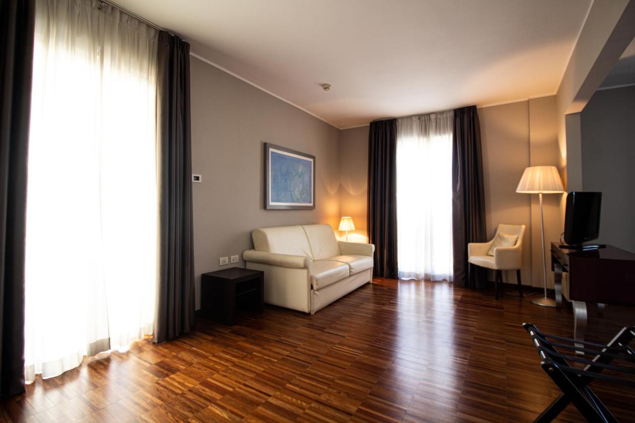 Hotel Cavour By Lvg Hotel Collection Novara Ngoại thất bức ảnh