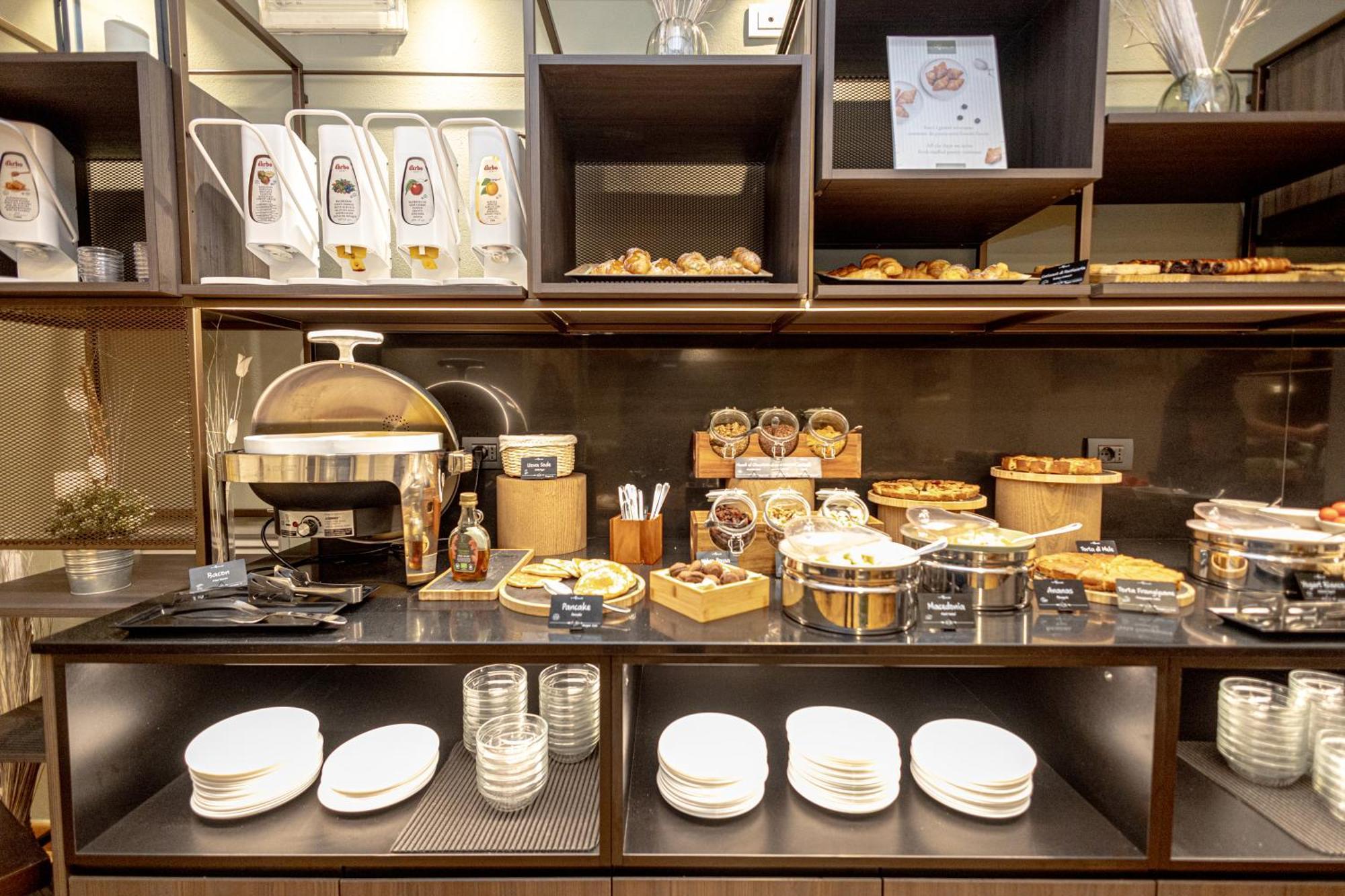 Hotel Cavour By Lvg Hotel Collection Novara Ngoại thất bức ảnh